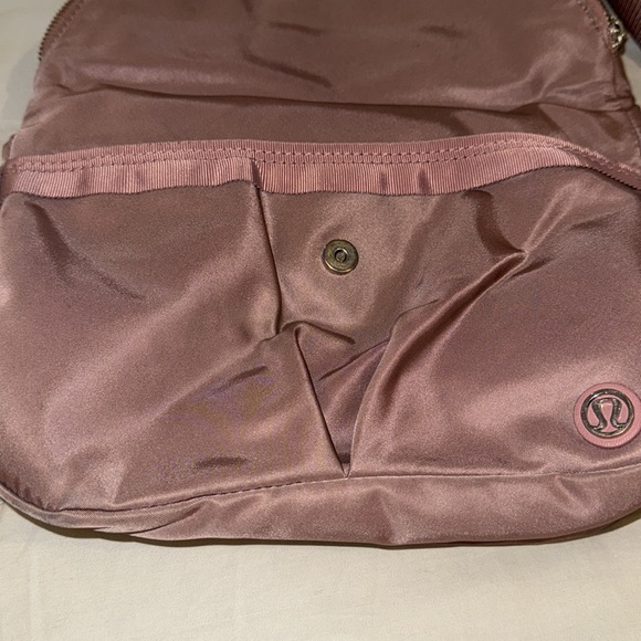 Lululemon Festival Bag II Dusty Rose Mauve Crossbody Bag Purse 5L - Picture 9 of 10